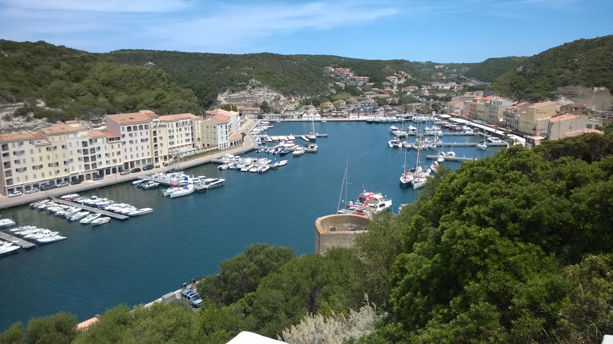 Bonifacio marina